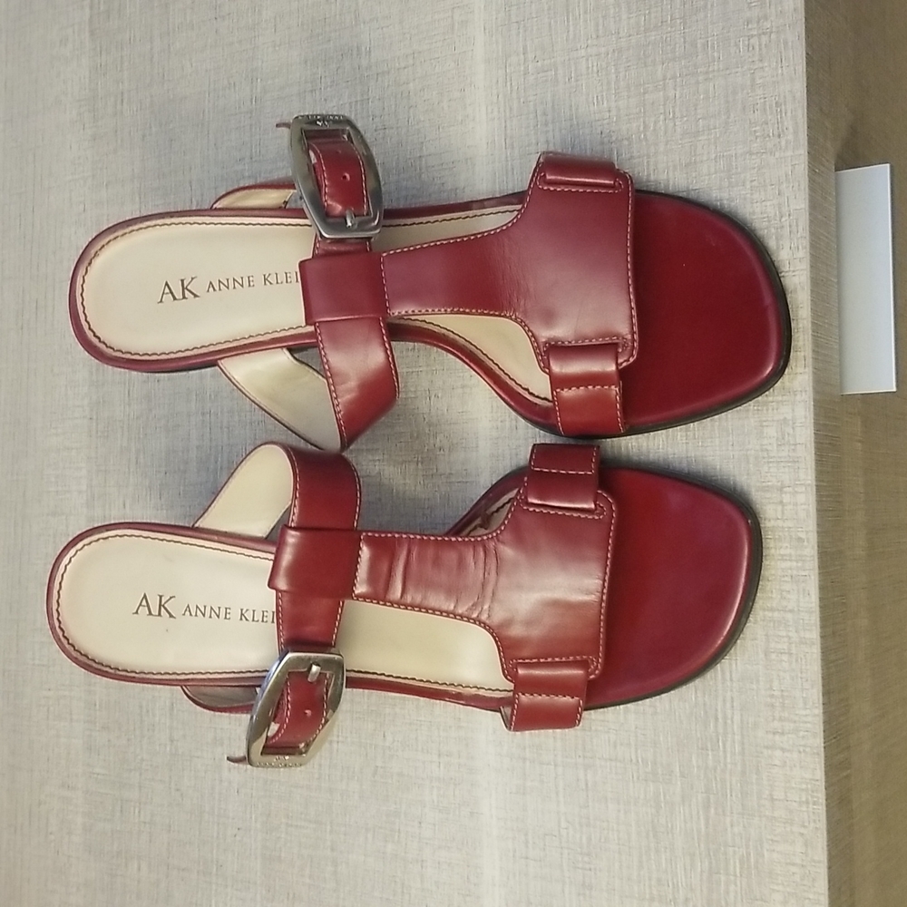 AK anne klien red sandal